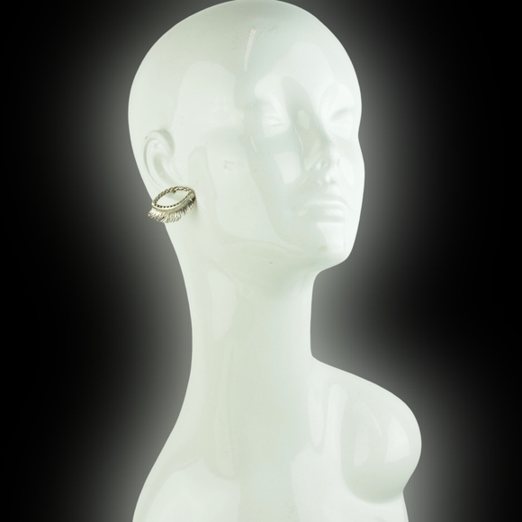 NWT Mirit Weinstock single designer Eyelash earring - Picture 2 of 2